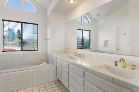 2015 Stonefield Lane Santa Rosa CA 95403