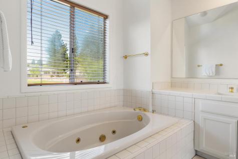 2015 Stonefield Lane Santa Rosa CA 95403
