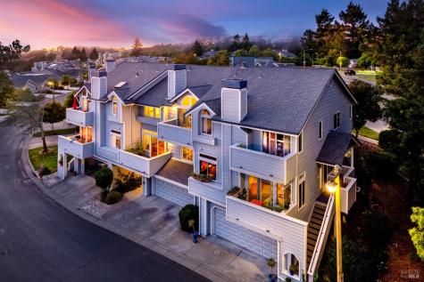 2015 Stonefield Lane Santa Rosa CA 95403