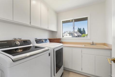 2015 Stonefield Lane Santa Rosa CA 95403