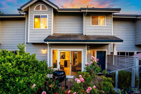 2015 Stonefield Lane Santa Rosa CA 95403