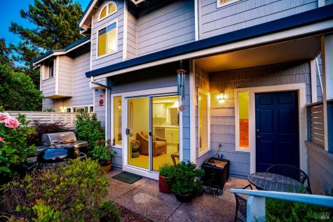 2015 Stonefield Lane Santa Rosa CA 95403