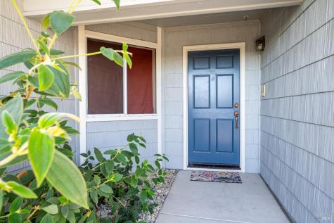 2015 Stonefield Lane Santa Rosa CA 95403