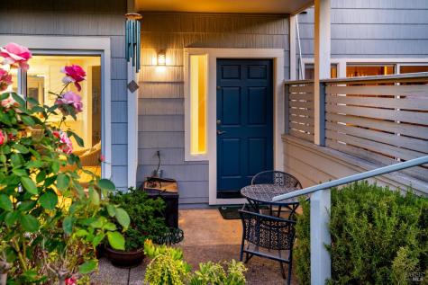 2015 Stonefield Lane Santa Rosa CA 95403