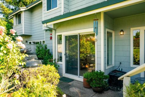 2015 Stonefield Lane Santa Rosa CA 95403