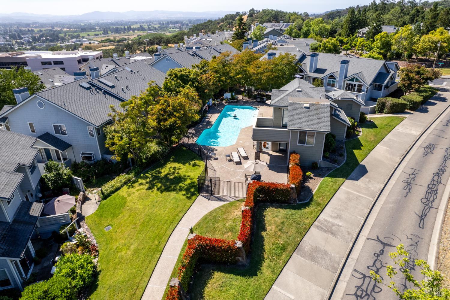 2015 Stonefield Lane Santa Rosa CA 95403