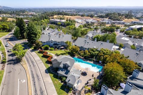 2015 Stonefield Lane Santa Rosa CA 95403