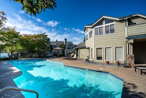 2015 Stonefield Lane Santa Rosa CA 95403