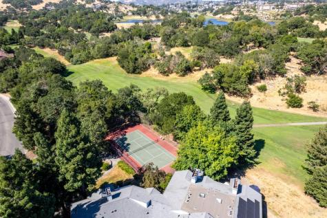 2015 Stonefield Lane Santa Rosa CA 95403