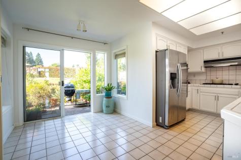 2015 Stonefield Lane Santa Rosa CA 95403