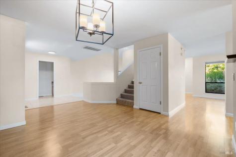 4736 Shade Tree Lane Santa Rosa CA 95405