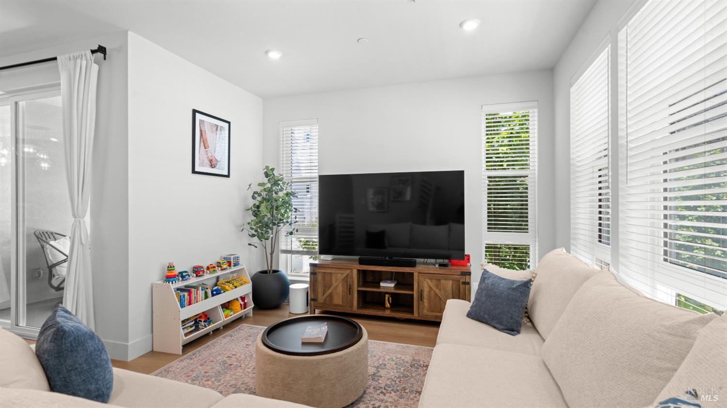 446 Verandah Avenue Novato CA 94945
