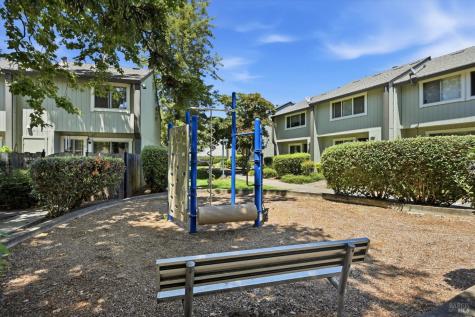 323 Harvest Lane Santa Rosa CA 95401