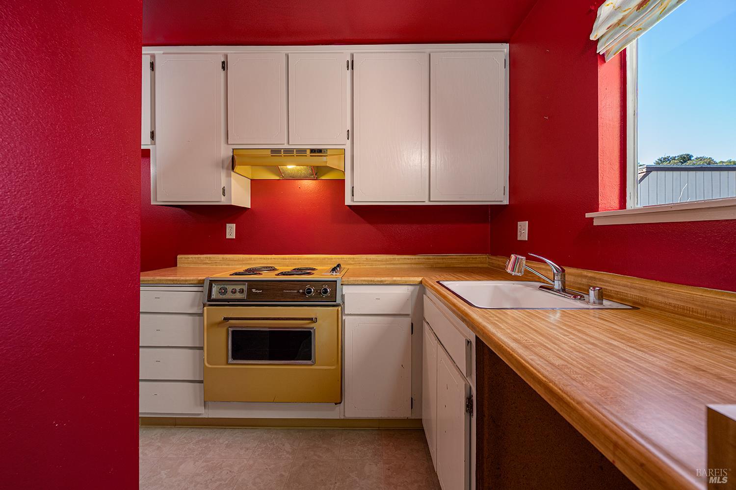 1990 Knolls Drive Santa Rosa CA 95405