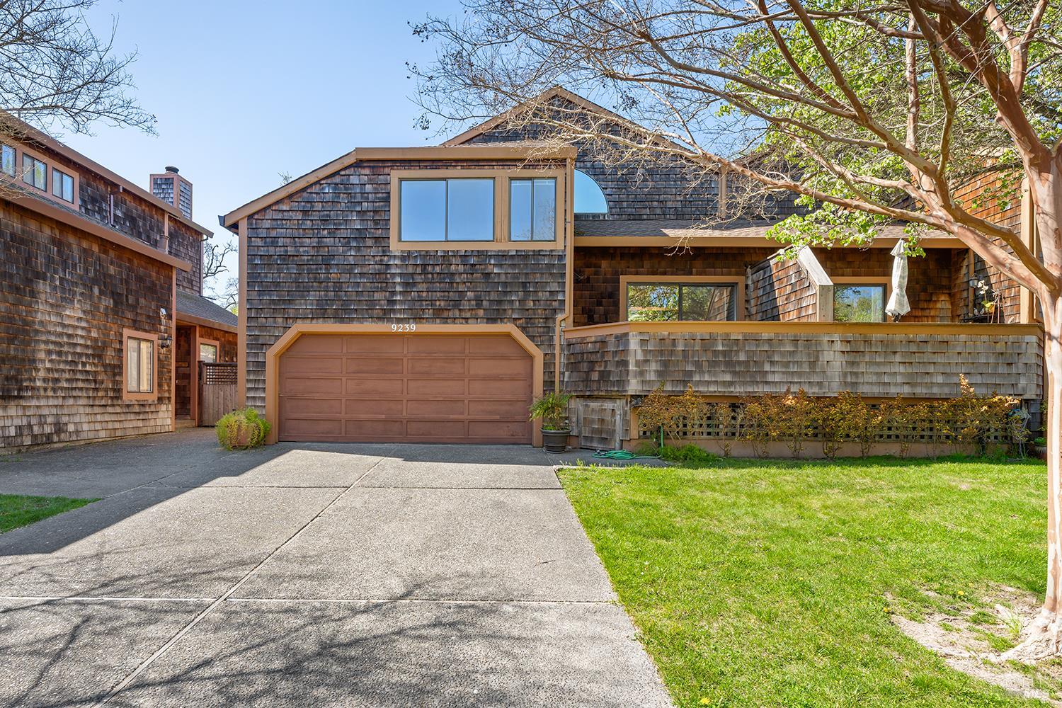 9239 Lakewood Drive Windsor CA 95492