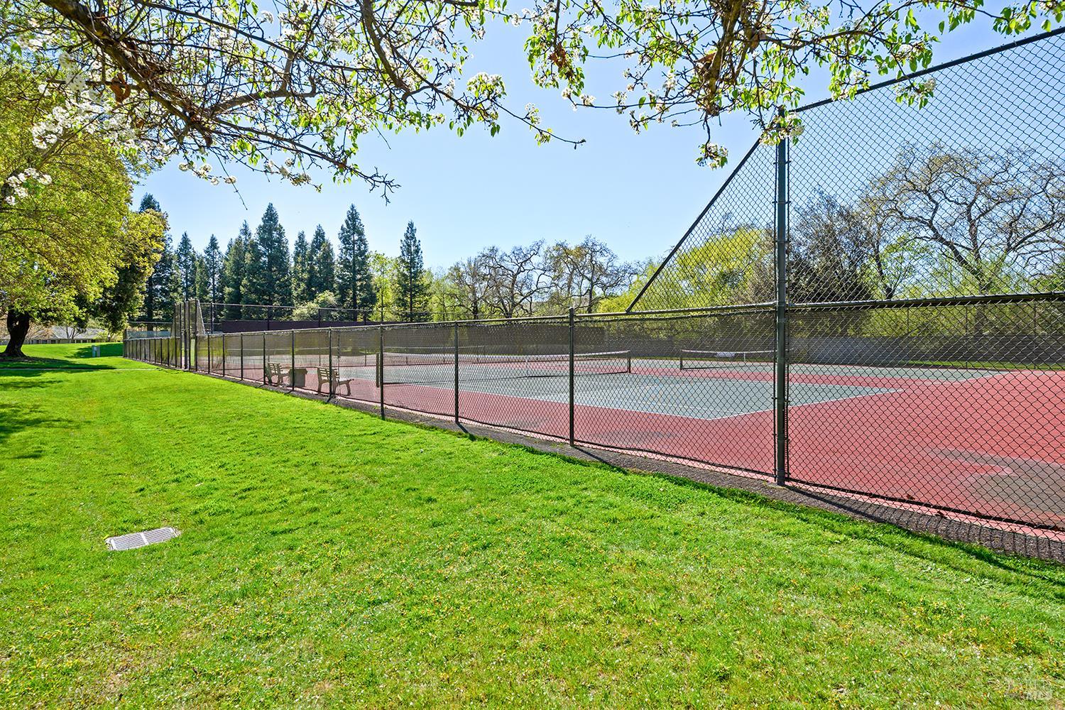 9239 Lakewood Drive Windsor CA 95492