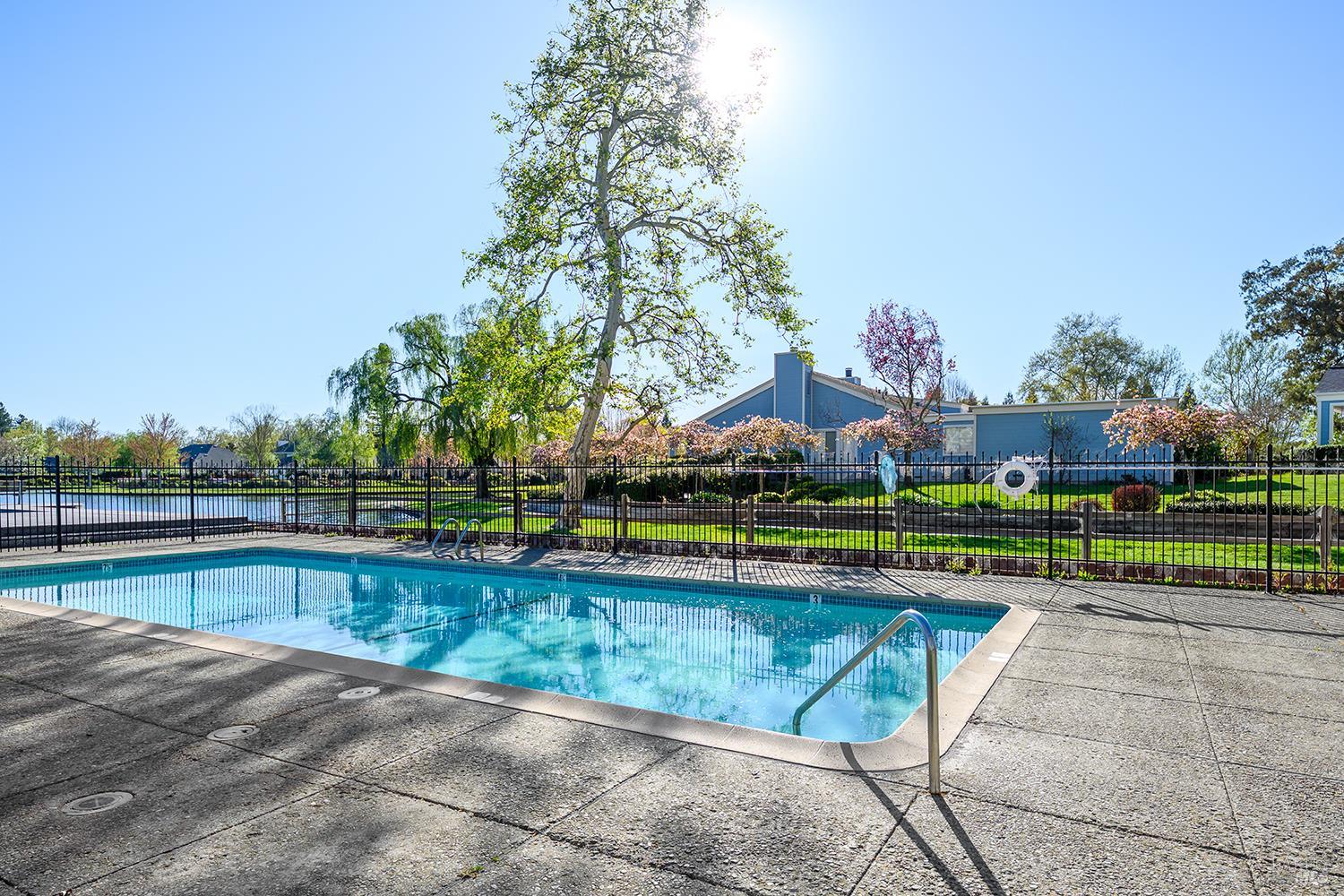 9239 Lakewood Drive Windsor CA 95492