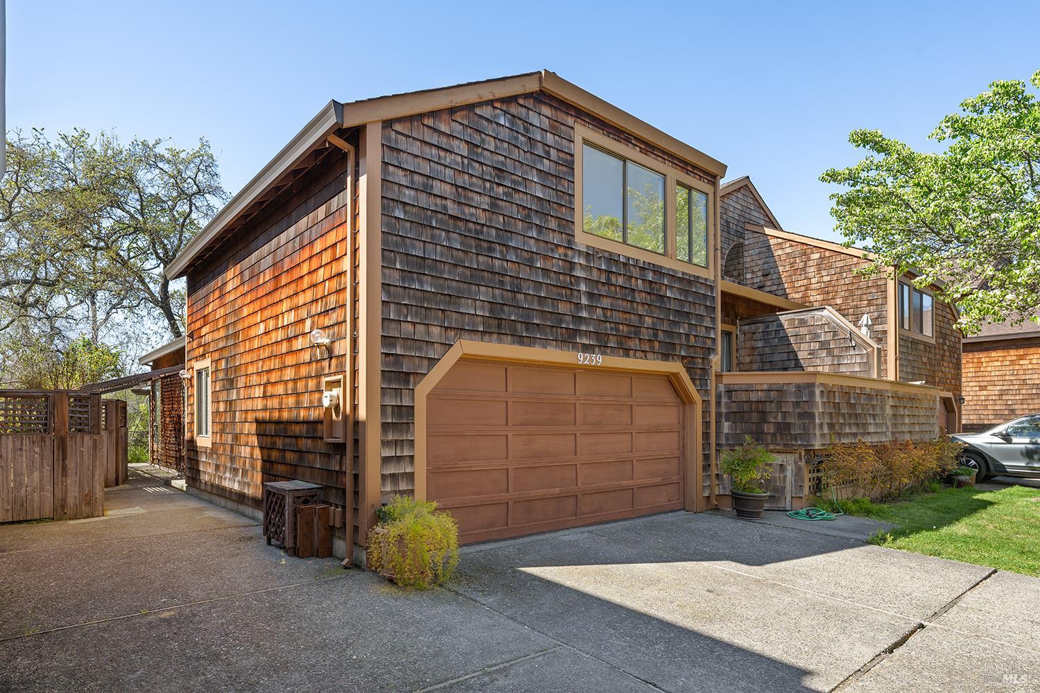 9239 Lakewood Drive Windsor CA 95492