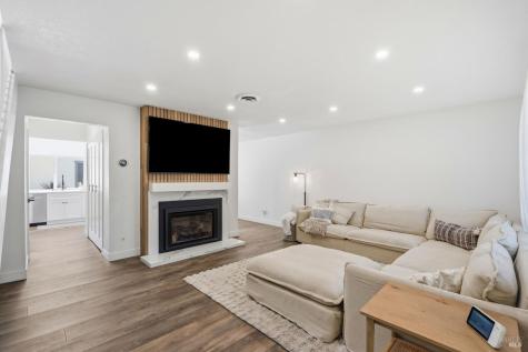 5234 El Mercado Parkway Santa Rosa CA 95403