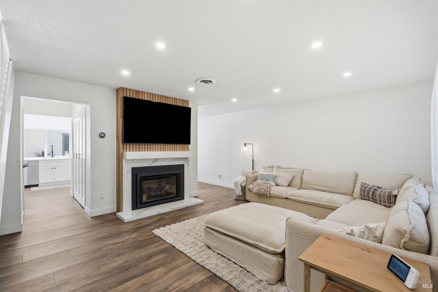 5234 El Mercado Parkway Santa Rosa CA 95403