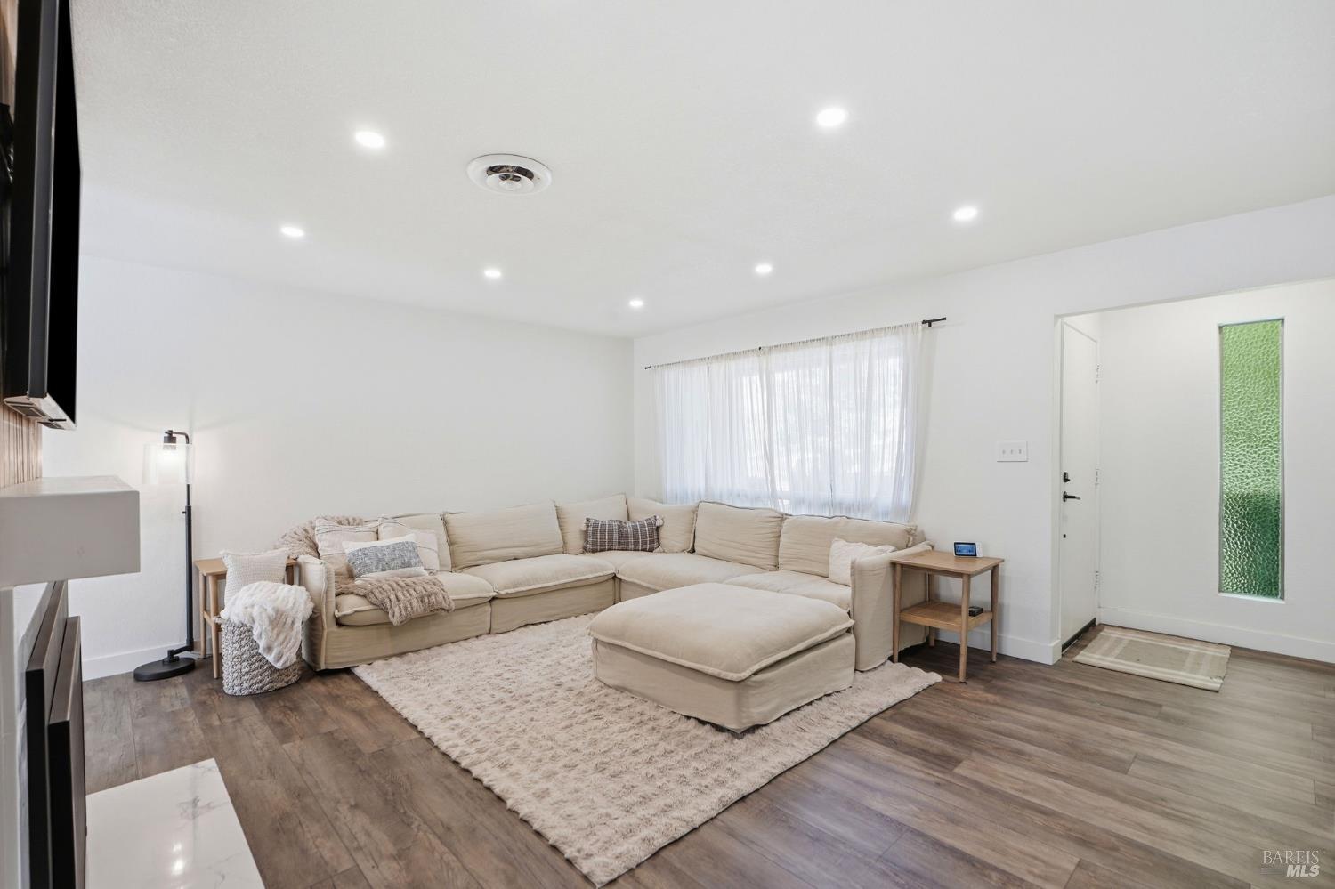 5234 El Mercado Parkway Santa Rosa CA 95403