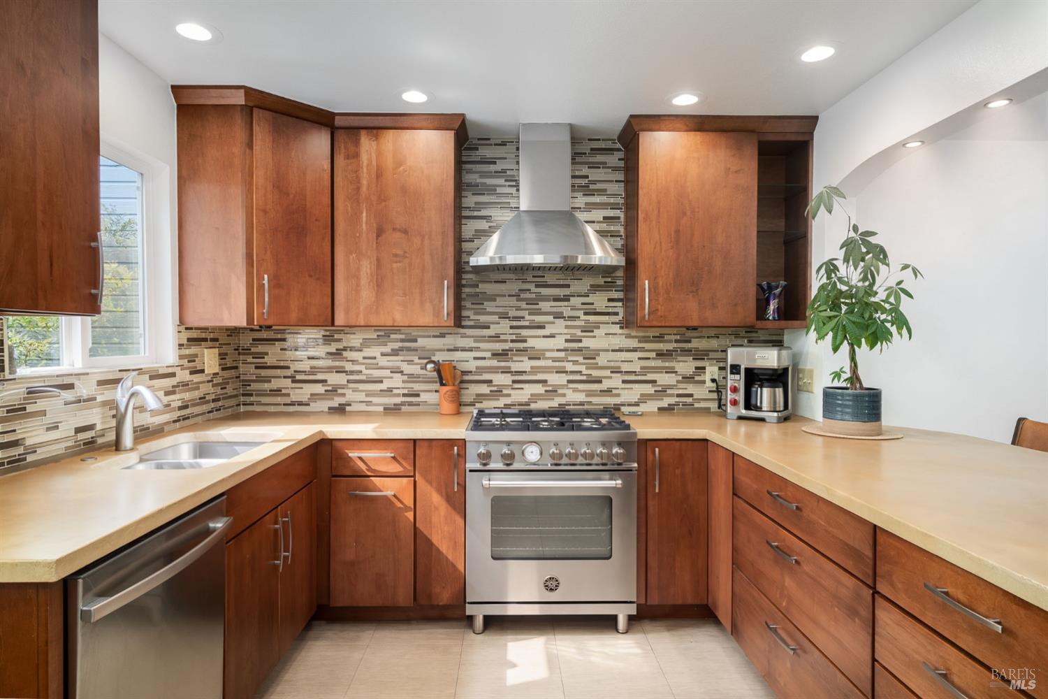 2328 Lakeview Drive Santa Rosa CA 95405