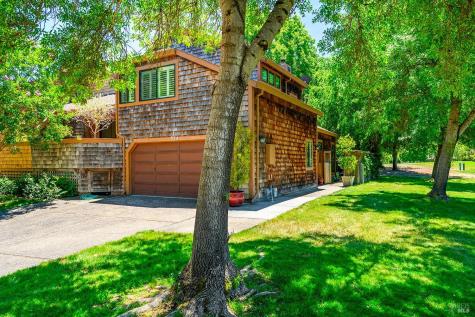 9211 Lakewood Drive Windsor CA 95492