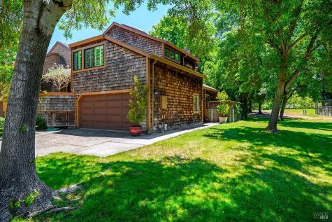 9211 Lakewood Drive Windsor CA 95492