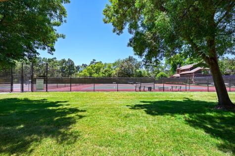 9211 Lakewood Drive Windsor CA 95492