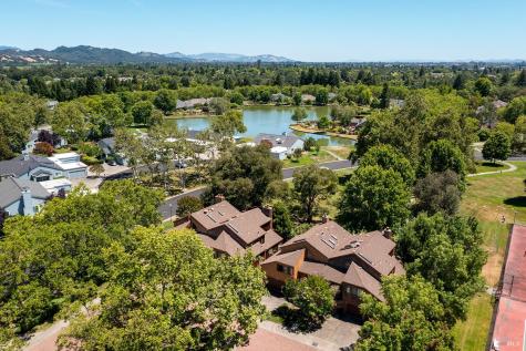 9211 Lakewood Drive Windsor CA 95492
