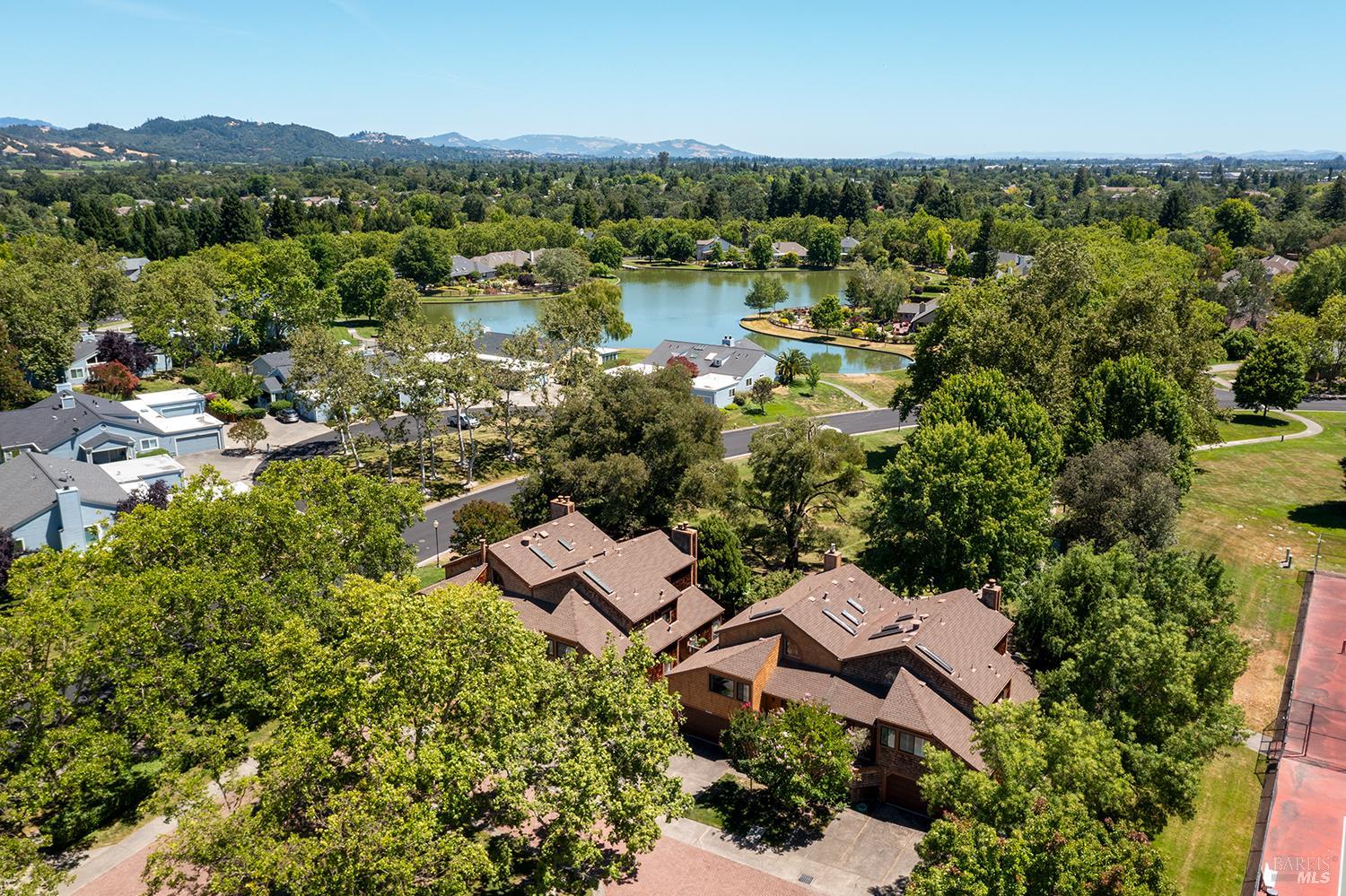 9211 Lakewood Drive Windsor CA 95492