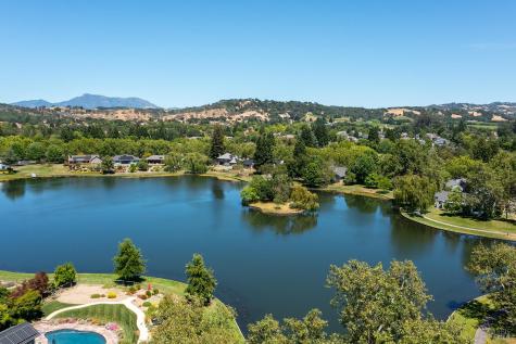 9211 Lakewood Drive Windsor CA 95492