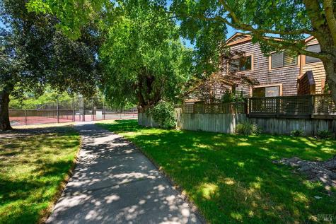 9211 Lakewood Drive Windsor CA 95492
