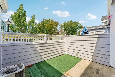 576 E Jasmine Circle Santa Rosa CA 95407