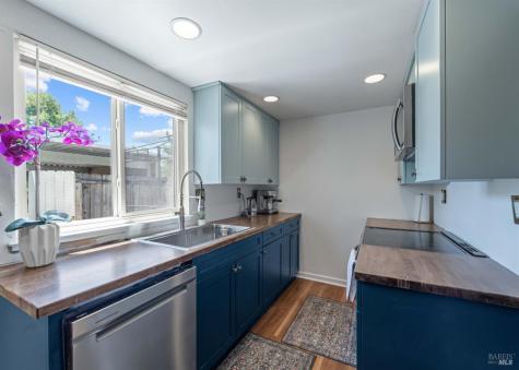 526 Loleta Lane Novato CA 94947