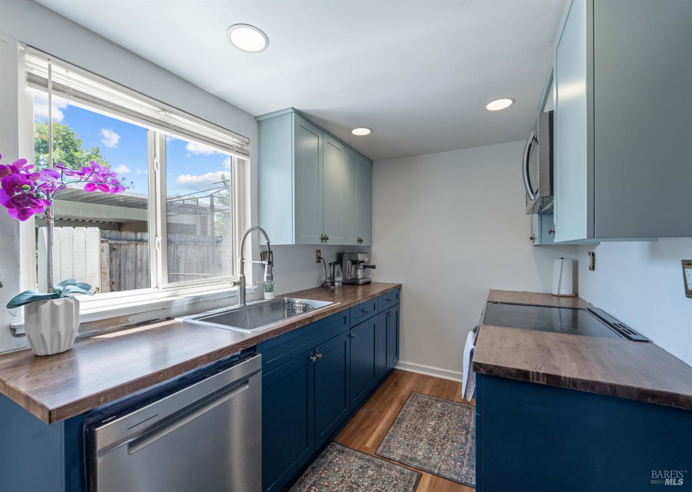526 Loleta Lane Novato CA 94947