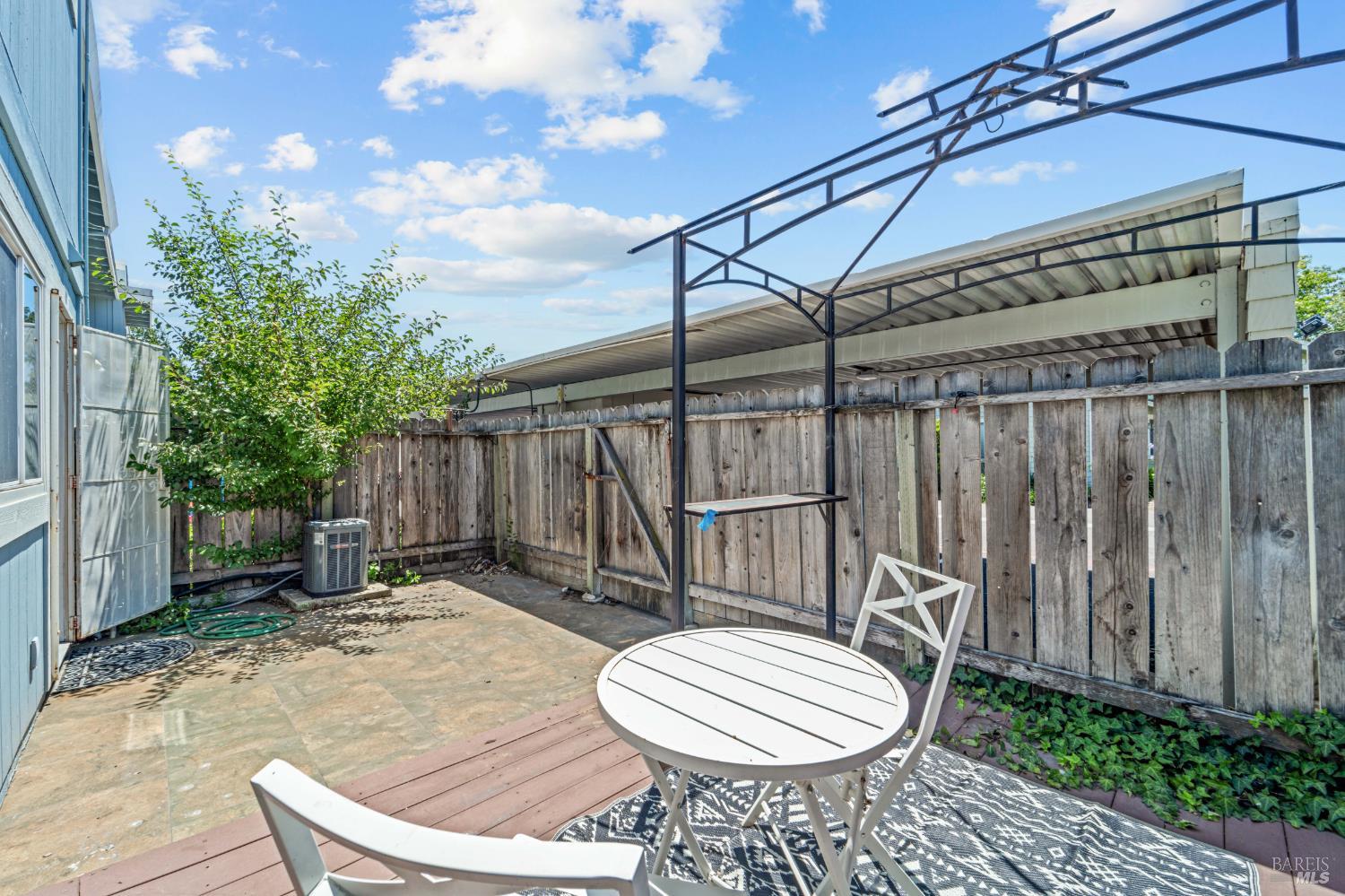 526 Loleta Lane Novato CA 94947