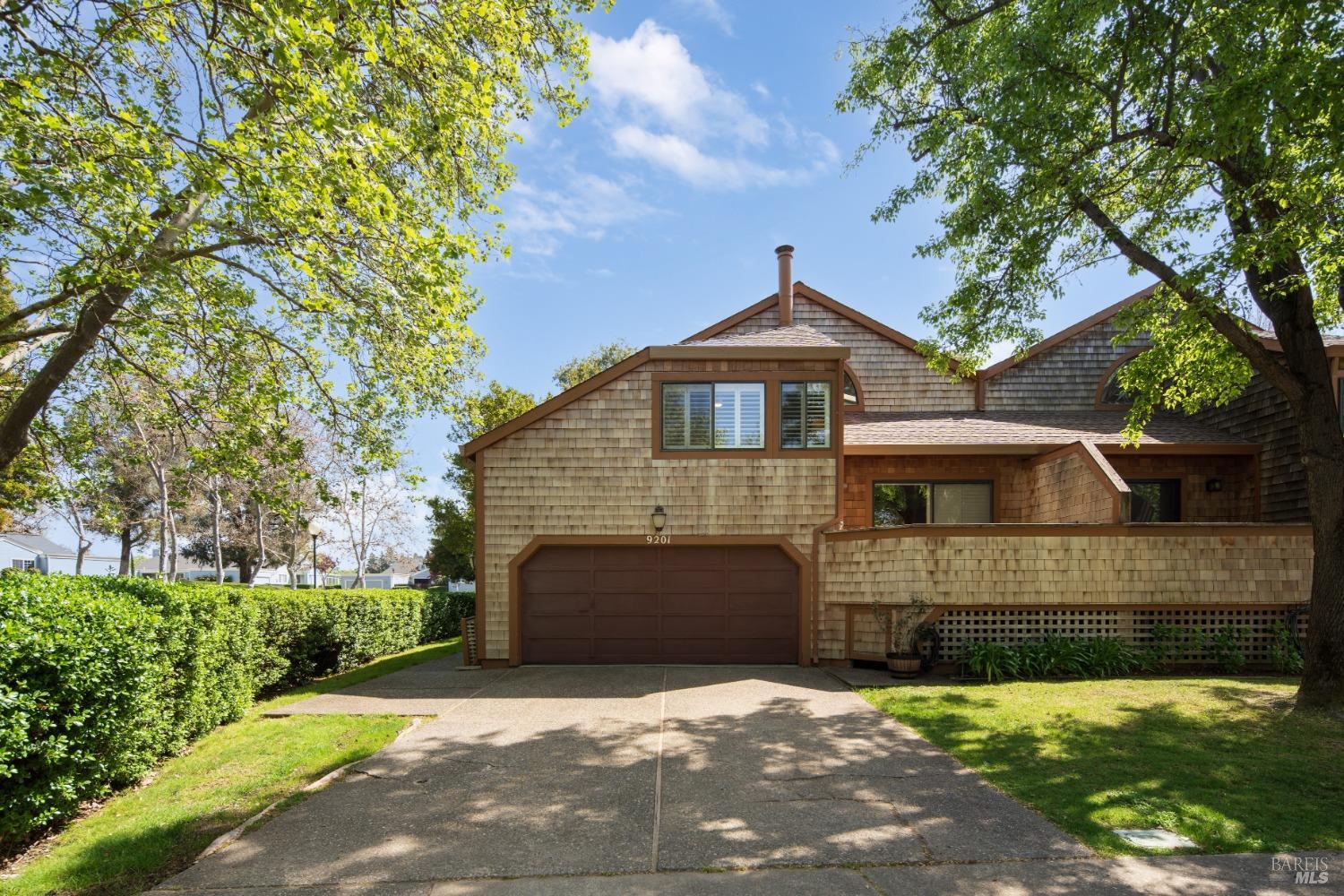 9201 Lakewood Drive Windsor CA 95492