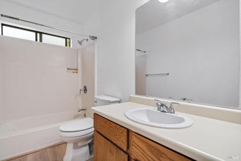 106 Courtyards E Windsor CA 95492