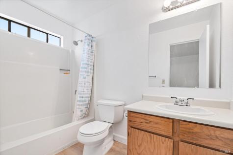 106 Courtyards E Windsor CA 95492