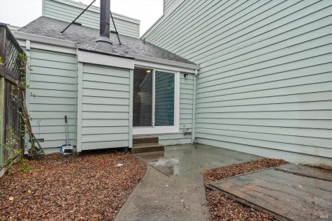 106 Courtyards E Windsor CA 95492