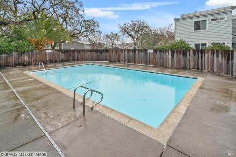 106 Courtyards E Windsor CA 95492