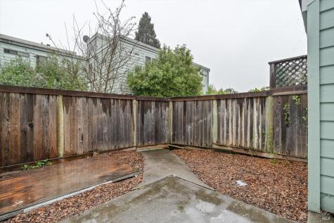 106 Courtyards E Windsor CA 95492