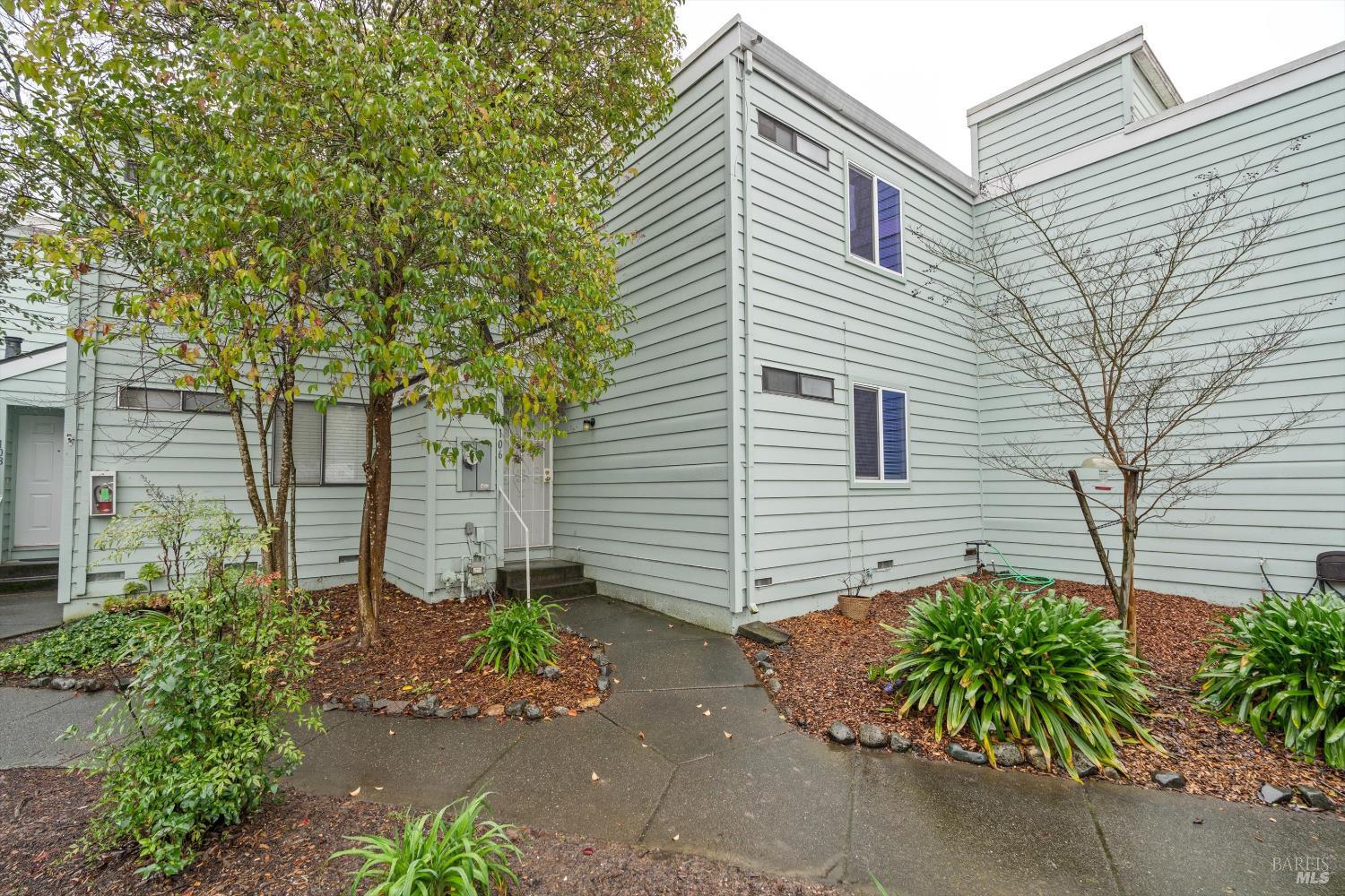 106 Courtyards E Windsor CA 95492