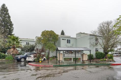 106 Courtyards E Windsor CA 95492