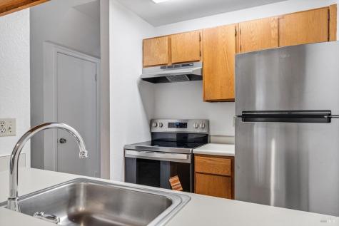 106 Courtyards E Windsor CA 95492