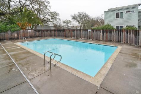 106 Courtyards E Windsor CA 95492