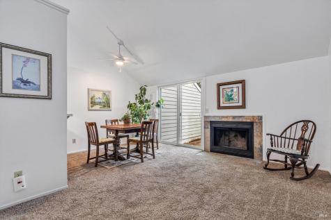 106 Courtyards E Windsor CA 95492