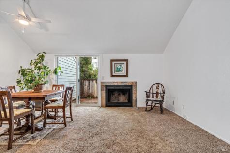 106 Courtyards E Windsor CA 95492