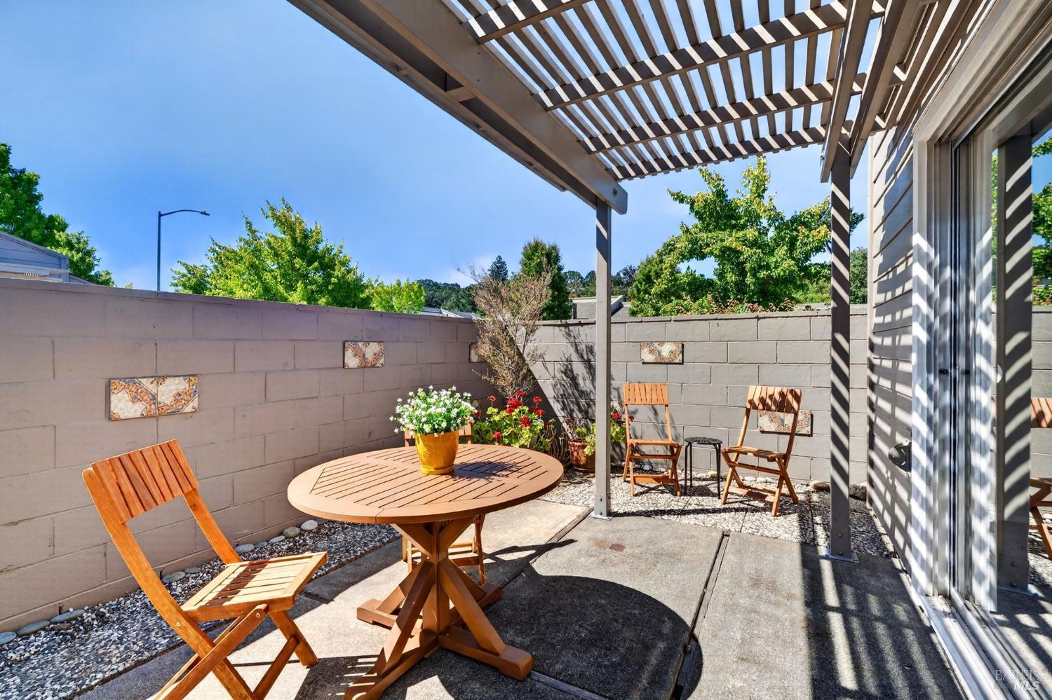 2221 Knolls Drive Santa Rosa CA 95405
